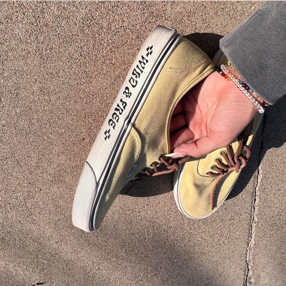 Vans - Picture 2 of 2